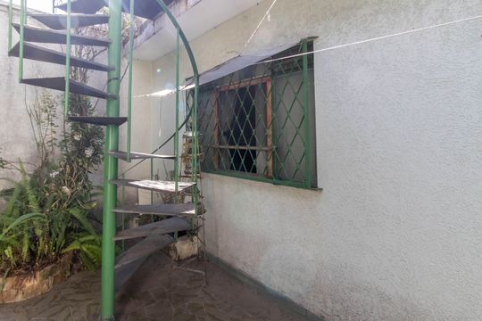 Area Externa de casa para alugar com 3 quartos, 250m² em Jardim Maria Helena, Guarulhos