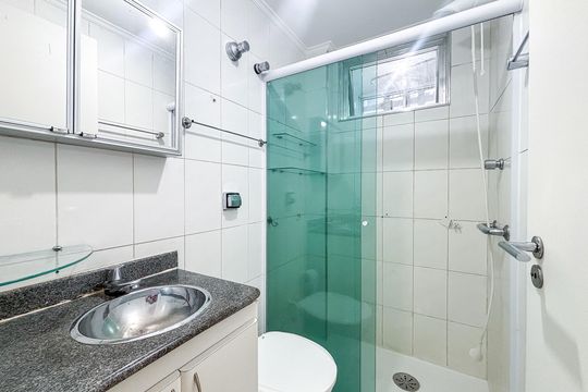 Banheiro Social de apartamento para alugar com 2 quartos, 58m² em Pinheiros, São Paulo