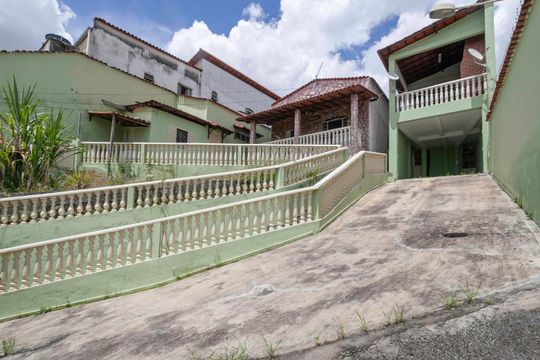 Fachada de casa à venda com 4 quartos, 200m² em Aparecida, Belo Horizonte