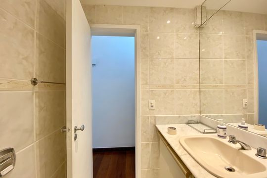 Suite de apartamento para alugar com 2 quartos, 103m² em Leblon, Rio de Janeiro