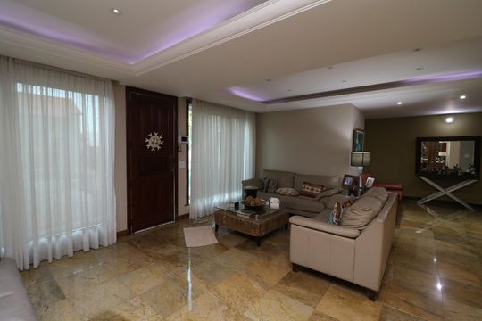 Sala de casa à venda com 5 quartos, 450m² em Jardim Guanabara, Rio de Janeiro