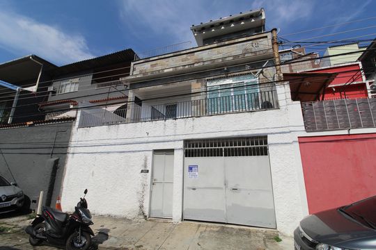 Fachada de casa à venda com 3 quartos, 185m² em Taquara, Rio de Janeiro