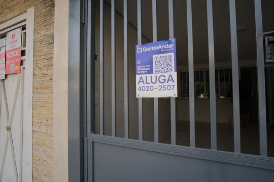 Placa de casa para alugar com 3 quartos, 180m² em Vila Gomes Cardim, São Paulo