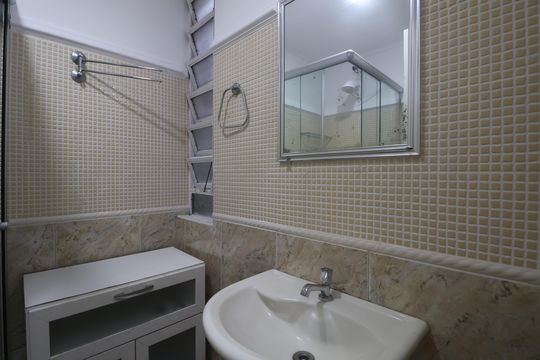 Banheiro de apartamento à venda com 2 quartos, 70m² em Centro, Canoas