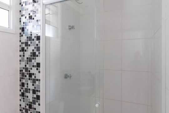 Banheiro de apartamento à venda com 3 quartos, 60m² em Jardim Imperador, Guarulhos