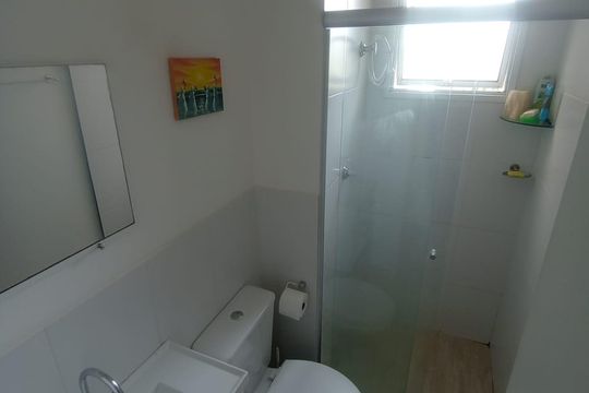 Banheiro de apartamento para alugar com 1 quarto, 48m² em Chácara Granja Velha, Cotia
