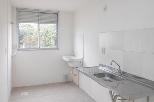 Cozinha de apartamento à venda com 2 quartos, 47m² em Vila Nova, Porto Alegre