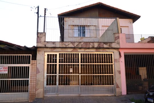Fachada de casa à venda com 2 quartos, 140m² em Cupecê, São Paulo