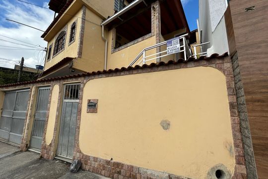 Fachada de casa para alugar com 2 quartos, 40m² em Bento Ribeiro, Rio de Janeiro