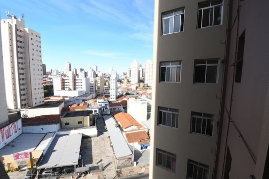 Cozinha - Vista de apartamento à venda com 2 quartos, 70m² em Centro, Campinas