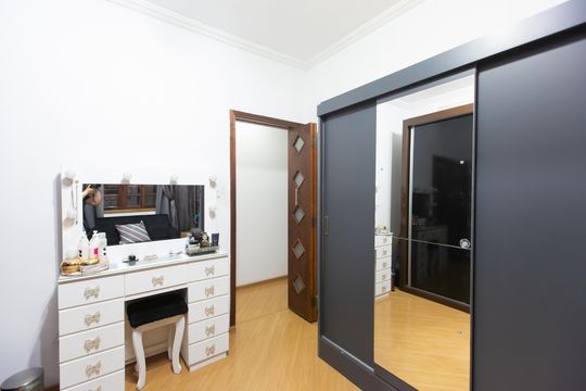Closet de casa à venda com 2 quartos, 298m² em Jardim Pedro José Nunes, São Paulo