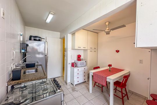 Cozinha de apartamento para alugar com 1 quarto, 60m² em Humaitá, Rio de Janeiro