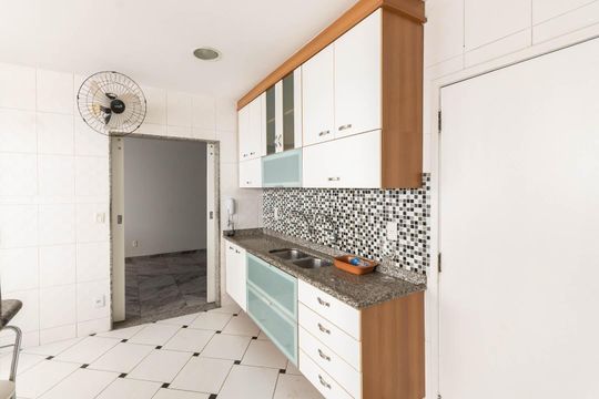 Cozinha de apartamento à venda com 3 quartos, 105m² em Tijuca, Rio de Janeiro