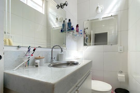 Banheiro de casa à venda com 2 quartos, 62m² em Boa Vista, Belo Horizonte