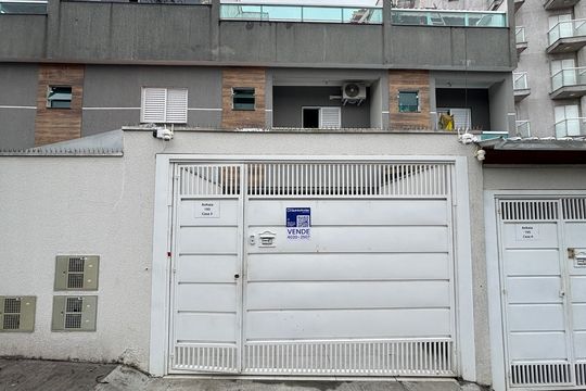 Fachada de casa à venda com 2 quartos, 145m² em Vila Curuçá, Santo André