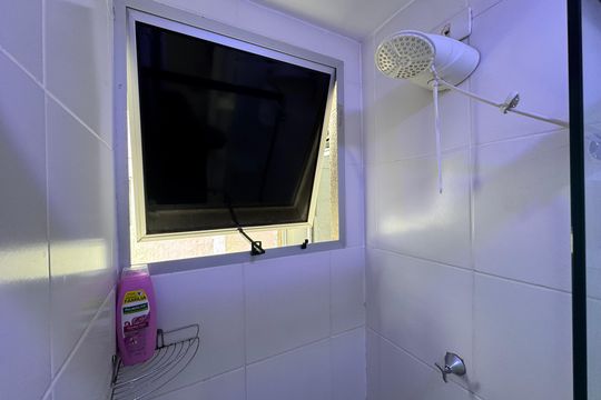 Banheiro de apartamento à venda com 2 quartos, 40m² em Santos Dumont, São Leopoldo