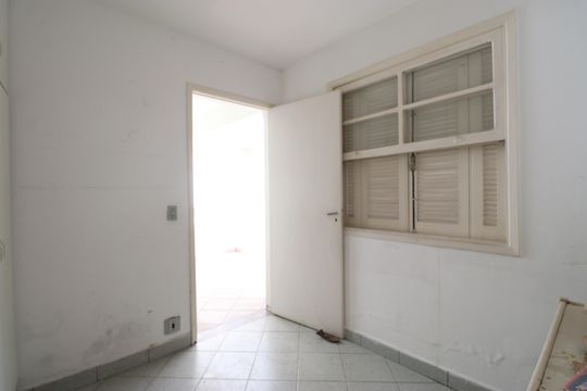 Quarto edicula de casa à venda com 2 quartos, 208m² em Bela Aliança, São Paulo