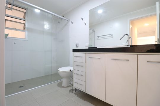 Banheiro de apartamento à venda com 3 quartos, 88m² em Pompeia, São Paulo