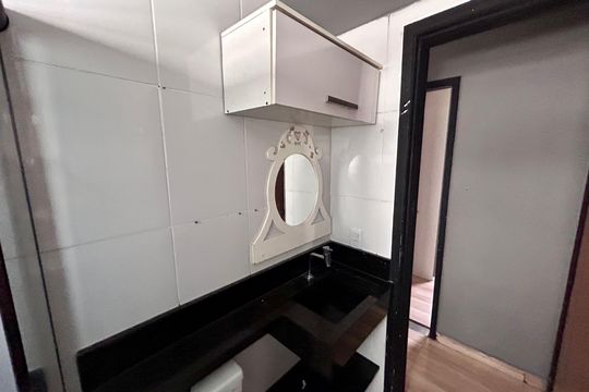 Banheiro de apartamento à venda com 2 quartos, 47m² em Jardim Sao Luis (zona Norte), Guarulhos