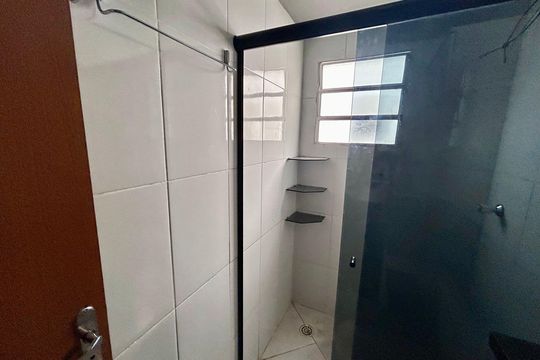 Banheiro de apartamento à venda com 2 quartos, 47m² em Jardim Sao Luis (zona Norte), Guarulhos