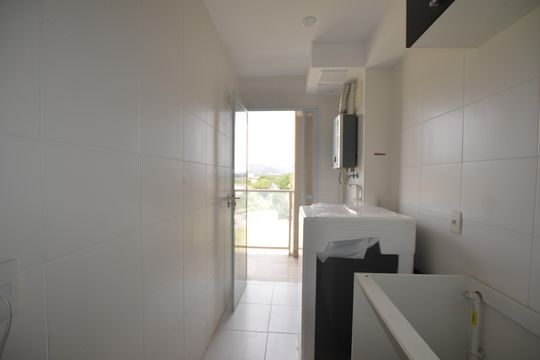 Cozinha de apartamento para alugar com 2 quartos, 57m² em Marechal Hermes, Rio de Janeiro