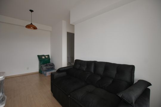 Sala de apartamento para alugar com 2 quartos, 57m² em Marechal Hermes, Rio de Janeiro