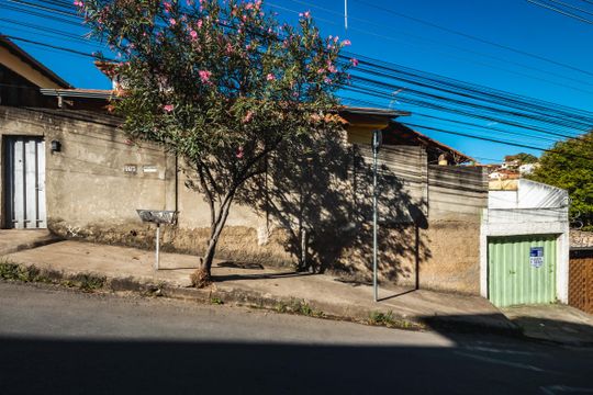 Fachada de casa à venda com 2 quartos, 180m² em Canaa, Belo Horizonte