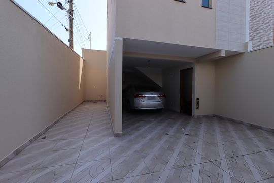 Garagem de casa à venda com 2 quartos, 104m² em Parque das Nações, Santo André