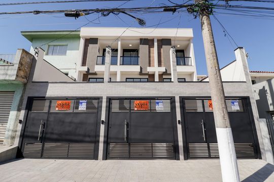 Fachada de casa à venda com 3 quartos, 160m² em Parque Sao Domingos, São Paulo