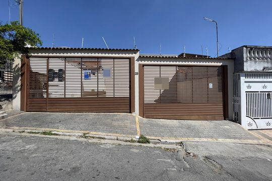 Fachada de casa de condomínio à venda com 2 quartos, 48m² em Vila Jacuí, São Paulo