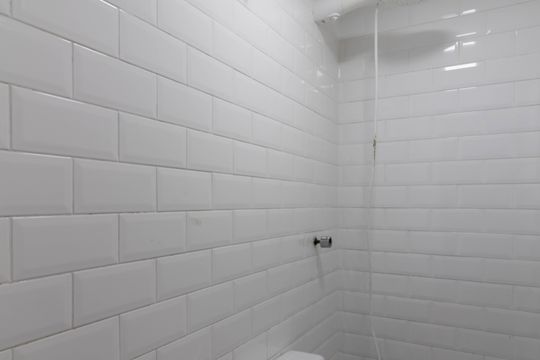 Banheiro de Serviço  de apartamento à venda com 3 quartos, 168m² em Camargos, Guarulhos