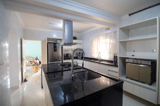 Casa à venda com 4 quartos, 400m² em Vila Indiana, São Paulo