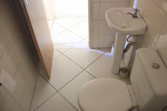 Banheiro Social de apartamento à venda com 2 quartos, 47m² em Jardim Sao Luis (zona Norte), Guarulhos