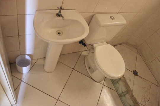 Banheiro Social de apartamento à venda com 2 quartos, 47m² em Jardim Sao Luis (zona Norte), Guarulhos