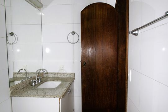 Banheiro da Suíte de apartamento à venda com 3 quartos, 175m² em Vila Paris, Belo Horizonte