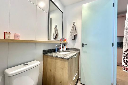 Banheiro de apartamento à venda com 1 quarto, 34m² em Vila Clementino, São Paulo
