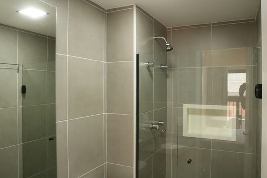 Banheiro de apartamento para alugar com 1 quarto, 22m² em Barra Funda, São Paulo