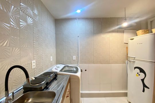 Cozinha e Área de Serviço de apartamento para alugar com 1 quarto, 55m² em Copacabana, Rio de Janeiro
