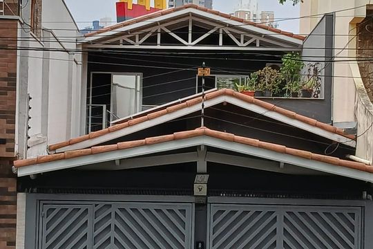 Fachada de casa à venda com 3 quartos, 130m² em Santa Maria, Santo André