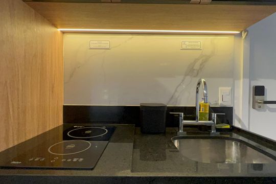 Cozinha de apartamento para alugar com 1 quarto, 32m² em Pinheiros, São Paulo