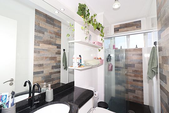 Banheiro Social de apartamento para alugar com 2 quartos, 62m² em Petrópolis, Porto Alegre