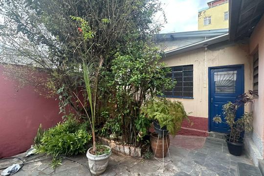 Quintal de casa à venda com 3 quartos, 208m² em Alto Barroca, Belo Horizonte