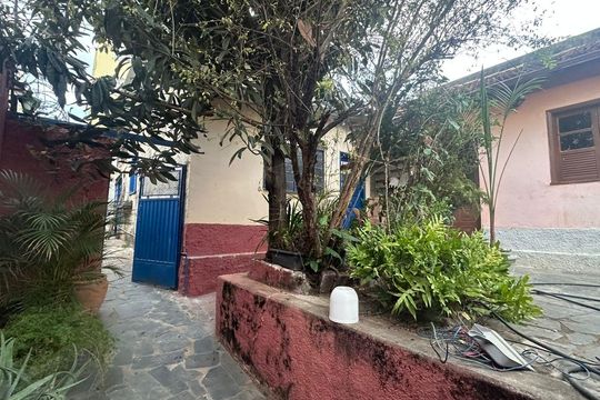 Quintal de casa à venda com 3 quartos, 208m² em Alto Barroca, Belo Horizonte