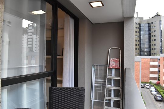 Sacada  de kitnet/studio para alugar com 1 quarto, 25m² em Batel, Curitiba