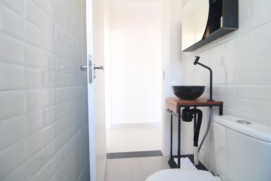 Banheiro de apartamento à venda com 2 quartos, 44m² em Usina Piratininga, São Paulo