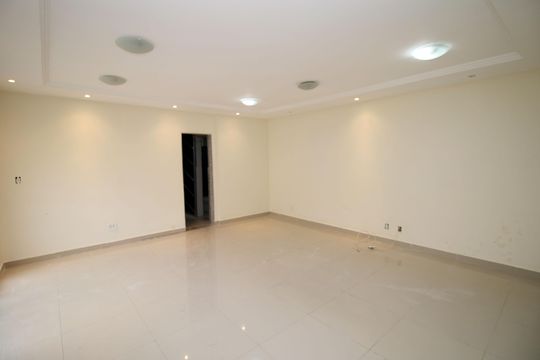 Sala de casa à venda com 2 quartos, 400m² em Irajá, Rio de Janeiro