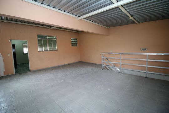 Terraço de casa à venda com 2 quartos, 400m² em Irajá, Rio de Janeiro