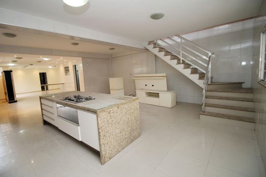 Cozinha de casa à venda com 2 quartos, 400m² em Irajá, Rio de Janeiro