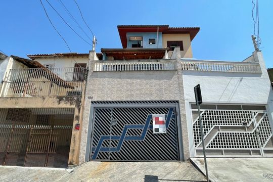 Fachada de casa à venda com 3 quartos, 182m² em Butantã, São Paulo