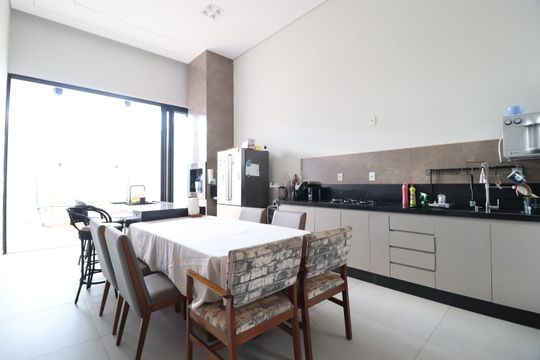 Cozinha de casa para alugar com 4 quartos, 170m² em Novo Mundo, Uberlândia